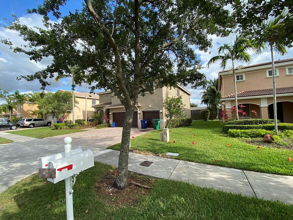 2nd image of 824 NW 204th St