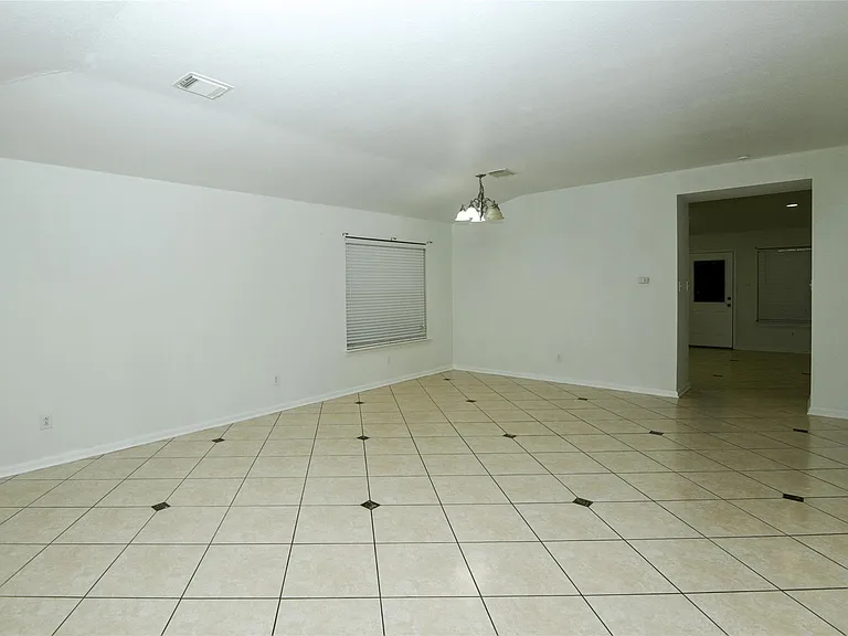 2615 Bisontine St — Photo 9