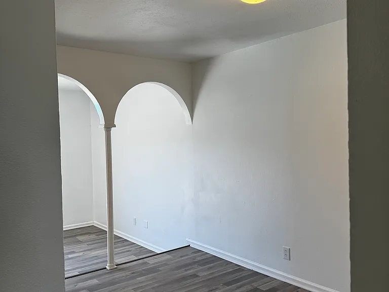 170 De Chantle Rd #404 — Photo 2