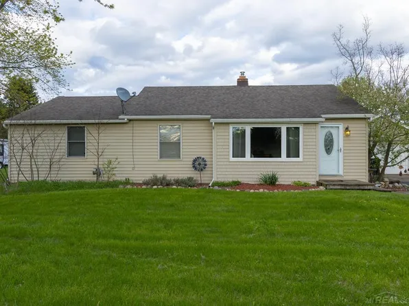 8440 Bridge Lake Rd, Clarkston, MI 48348