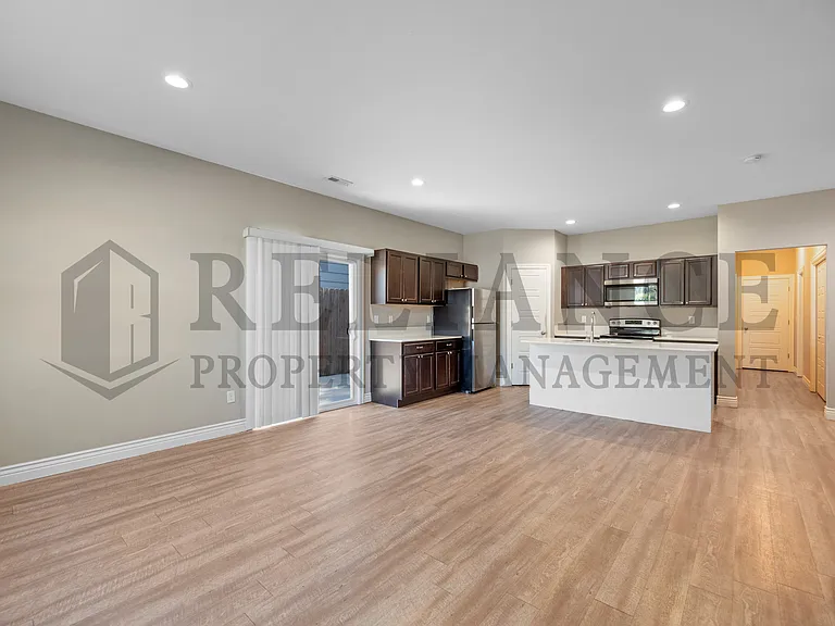 5525 S Victoria St — Photo 6