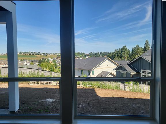 3rd image of 840 SW Panorama Dr
