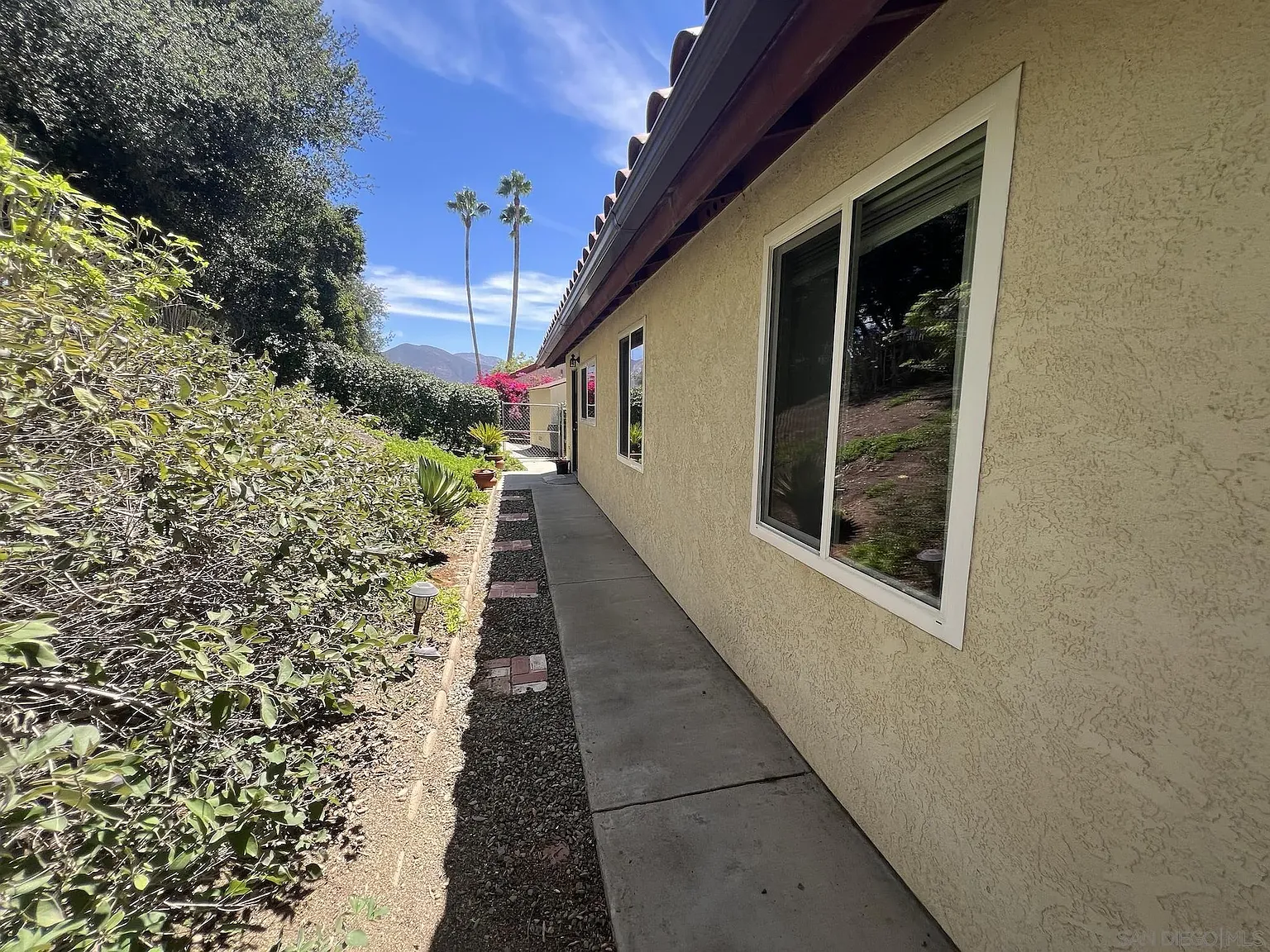 2 bed, 1.0 bath, 1000 sqft, $2,500 — Photo 2