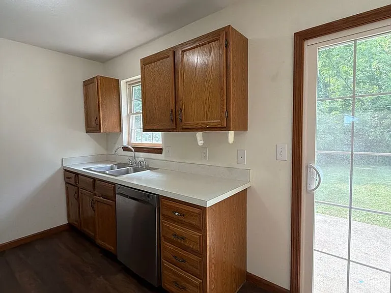 819 Colonial Manor Dr — Photo 7