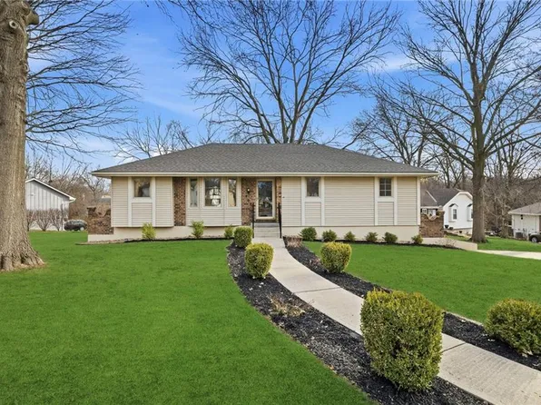 405 NE Grant Ct, Lees Summit, MO 64064