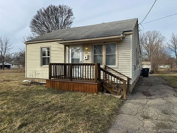 2nd image of 518 W Ruth Ave