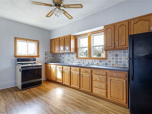 5th image of 204 15th St NW