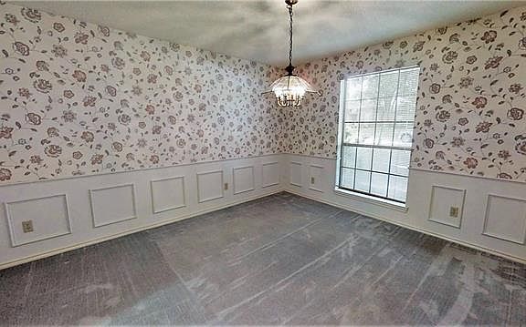 2nd image of 1613 Iowa Dr