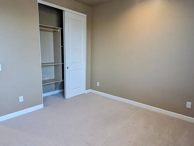 2119 E Kings Ave — Photo 21