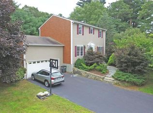377 Orchard Woods Dr, Saunderstown, RI 02874
