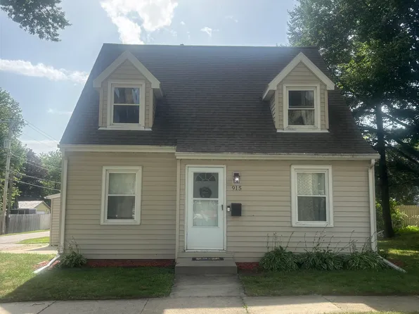 915 West St, Baraboo, WI 53913