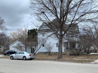 522 5th St SW, Waverly, IA 50677