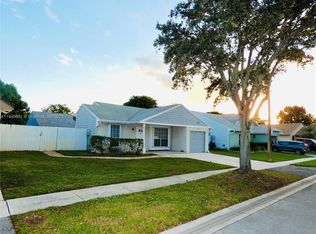 8630 SW 15th St, Pembroke Pines, FL 33025