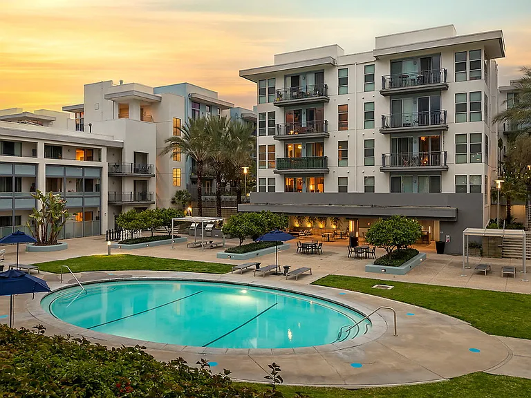 The Stuart at Sierra Madre Villa — Photo 1
