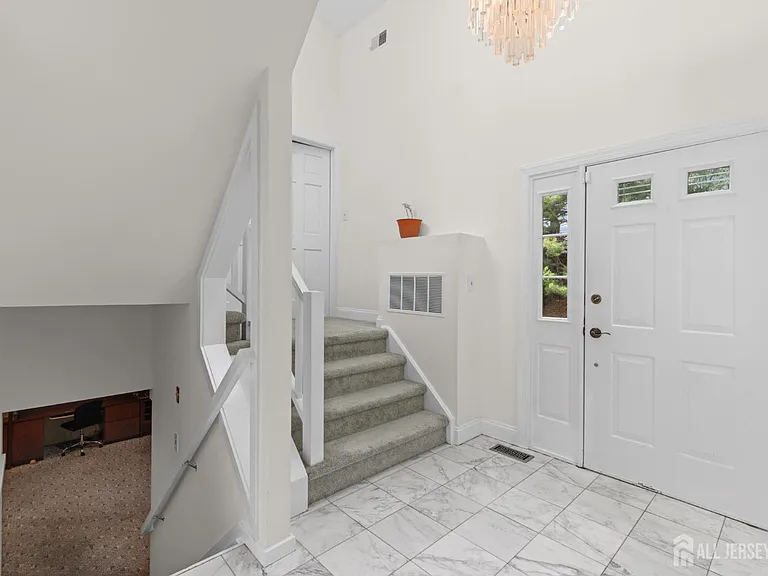 130 Sayre Dr #130 — Photo 7