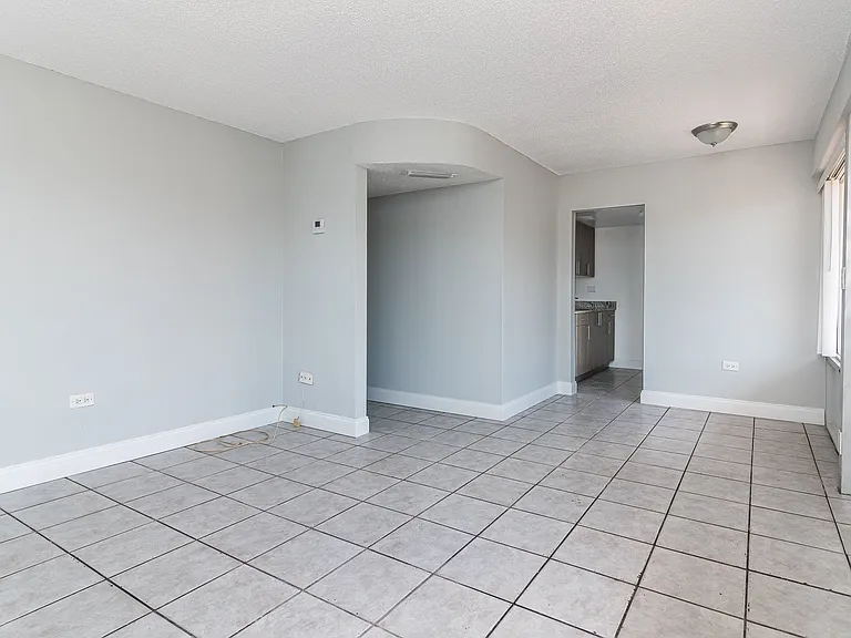 1007 W Prospect Rd — Photo 53