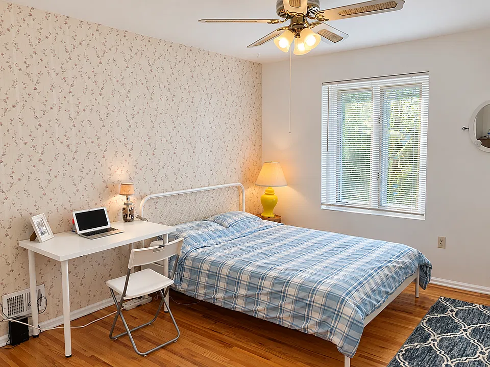 30 Phelps Ave #2