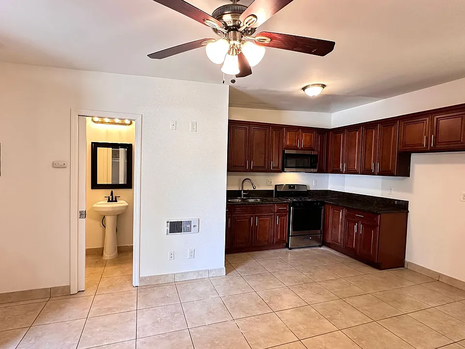 322-324 S Lyon St #&-1607