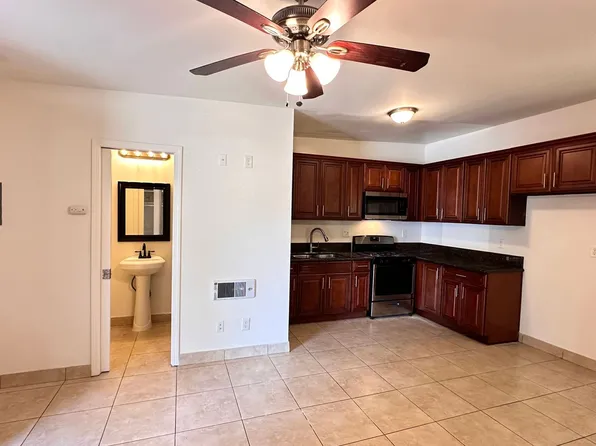 322-324 S Lyon St #&-1607, Santa Ana, CA 92701