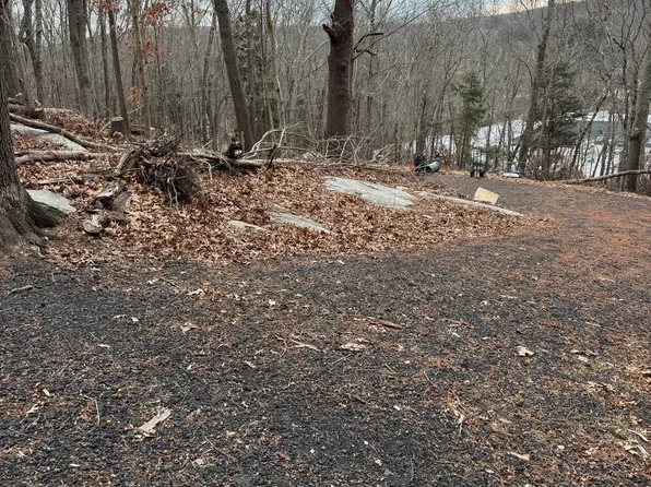 Castle Hts, Deep River, CT 06417