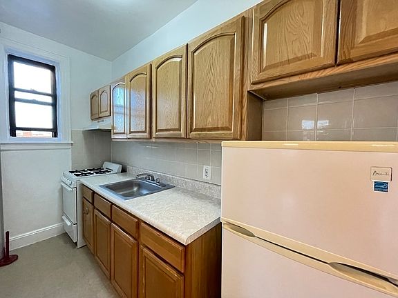 5th image of 34-12 29th St #D4
