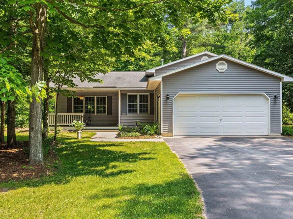 8417 Bent Pine Dr, Lake Ann, MI 49650