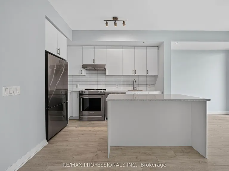 9000 Jane St #522 — Photo 15