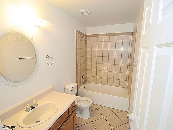 4th image of 429 E Lincoln St