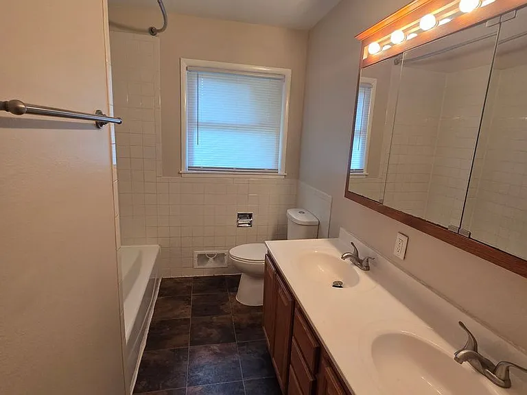 3215 S Chase Ave — Photo 9