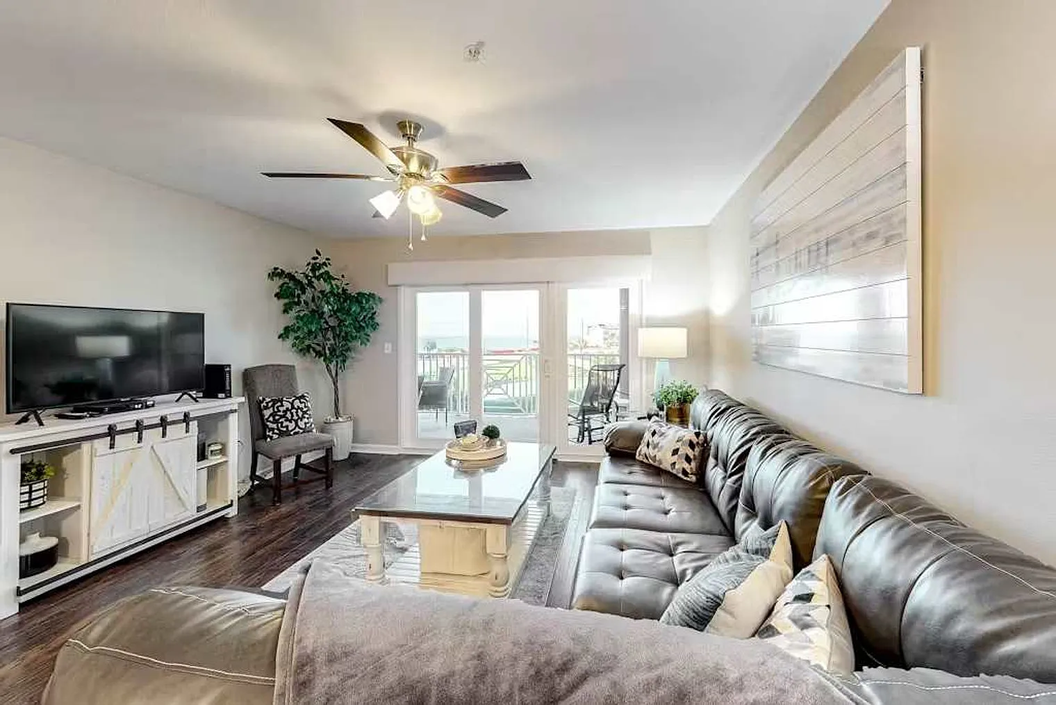 2 bed, 2.0 bath, 1356 sqft, $4,421 — Photo 1