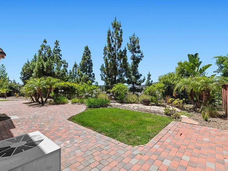 1560 Eden Ct — Photo 32