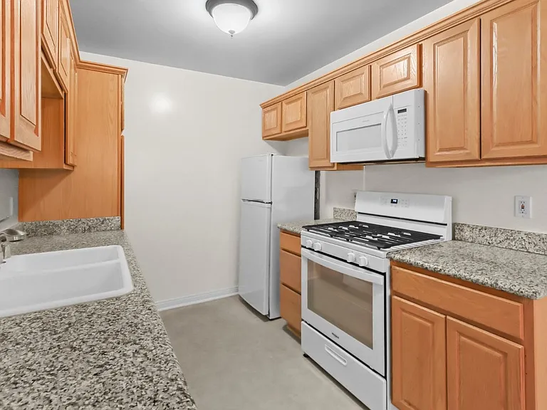 4262 Lindblade Dr #240 — Photo 9