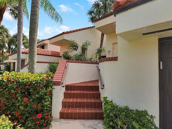 3rd image of 301 Sea Oats Dr APT G