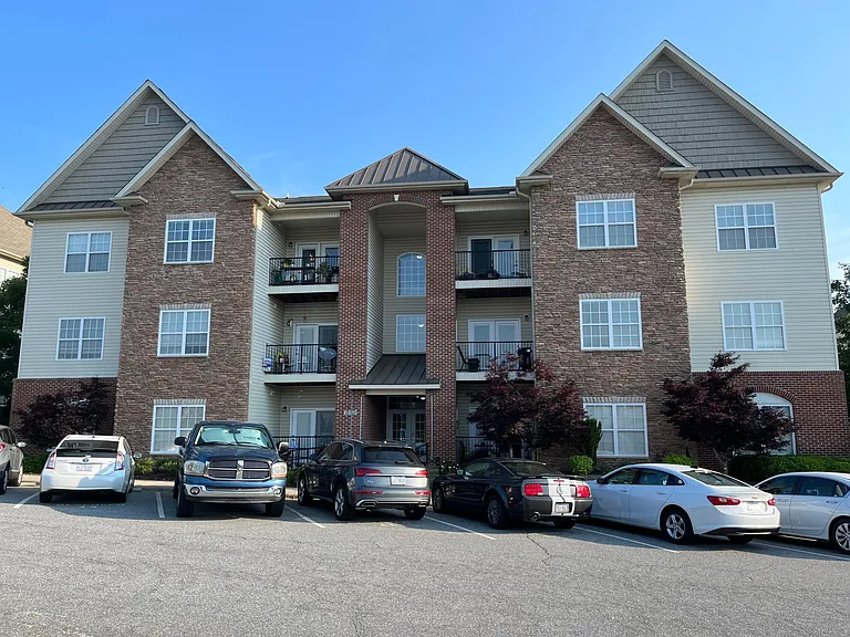 6815 Hanesbrook Cir #302 — Photo 1