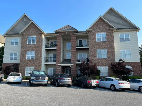 6815 Hanesbrook Cir APT 302, Clemmons, NC 27012