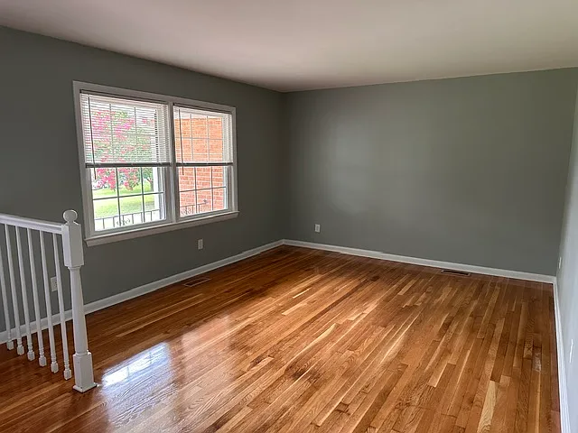 3 bed, 1272 sqft, $2,400 — Photo 2