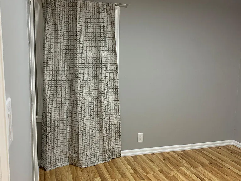 1096 Montgomery Ave — Photo 13