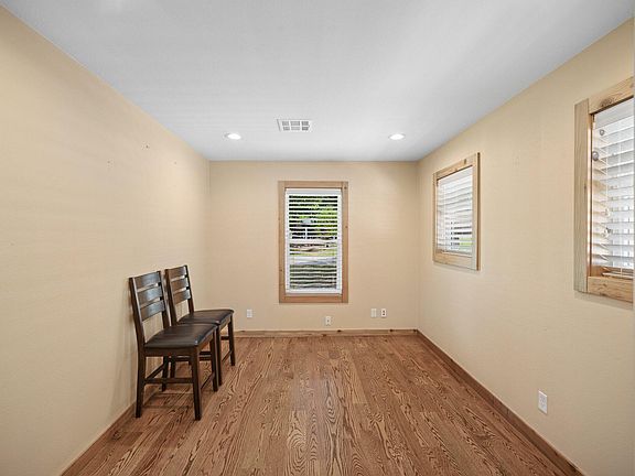 4th image of 257 E Limestone Rd