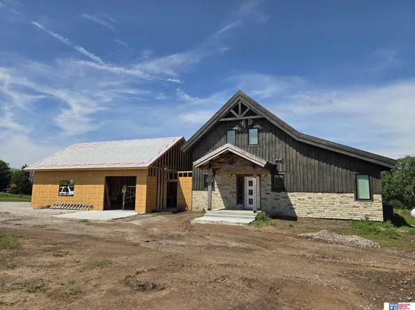 1385 Lakeview Ln, Beatrice, NE 68310