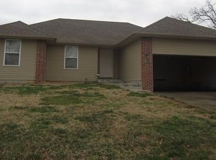 406 Daniel Dr, Nixa, MO 65714
