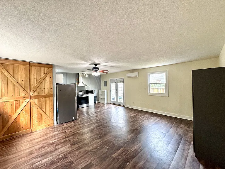 9251 Atwood Ave — Photo 15