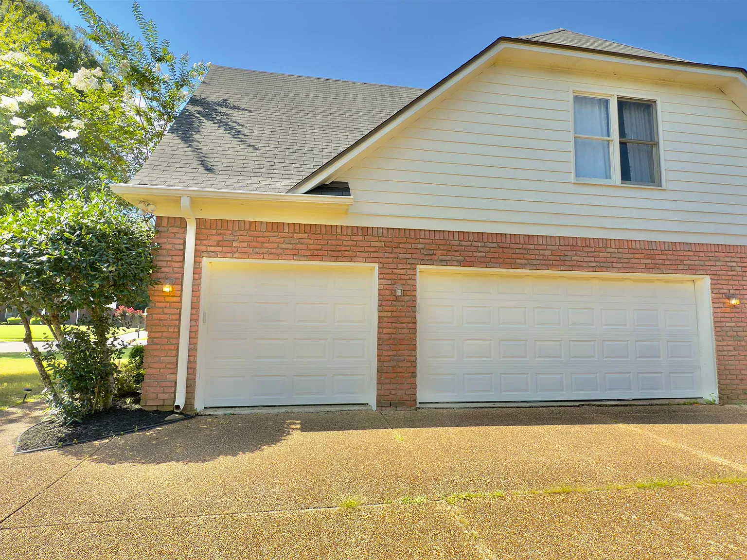 5 bed, 3.5 bath, 4160 sqft, $3,550 — Photo 2