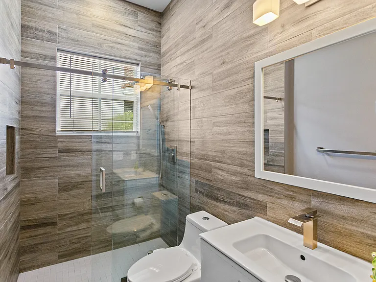 1071 Bluewood Ter — Photo 28