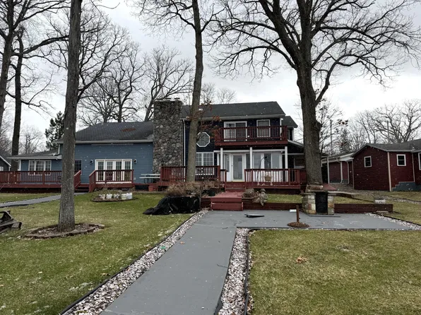 2454 Oakwood Dr, Hillsdale, MI 49242