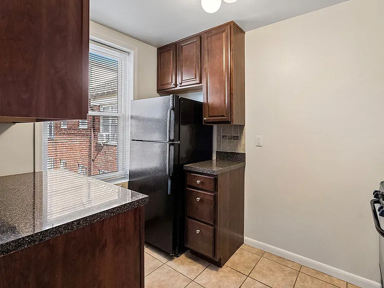 188 Bellevue Ave Apartments — Photo 17