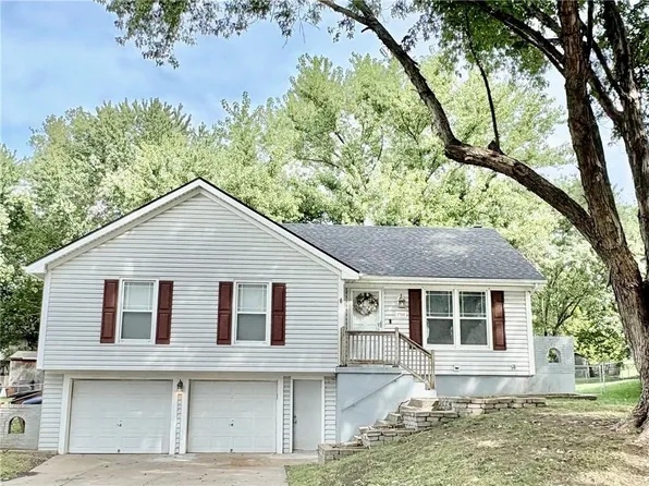 1704 Cinnabar Dr, Raymore, MO 64083