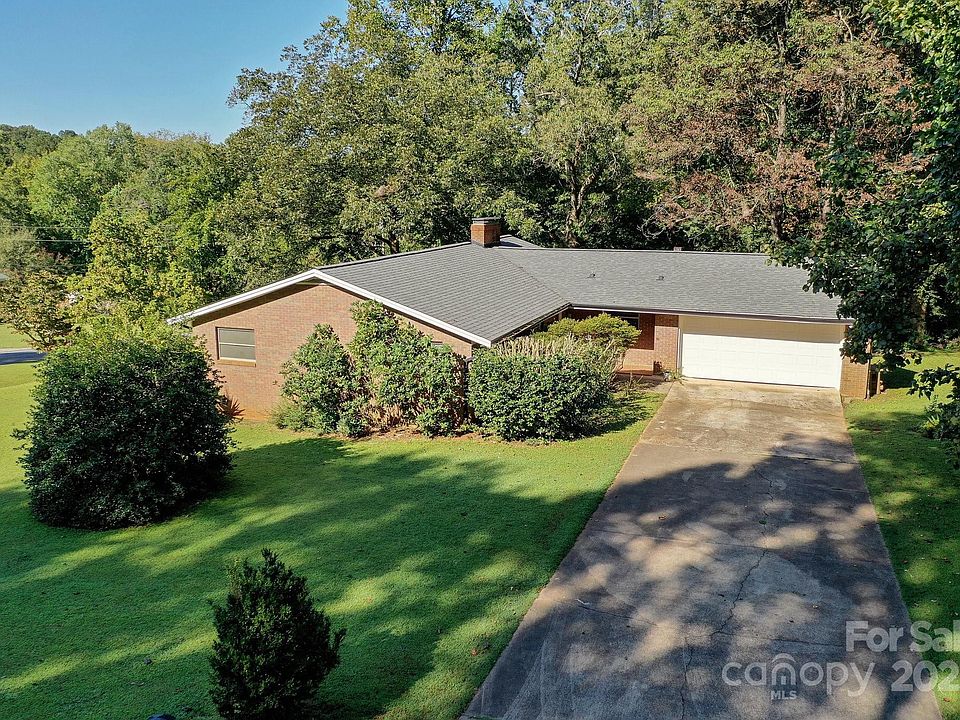 1st image of 165 Fieldstone Farm Dr