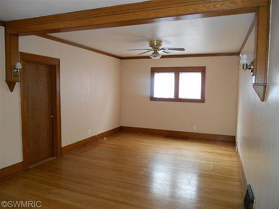 3rd image of 127 W 20th St