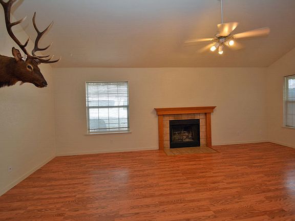 3rd image of 204 White Oak Ln