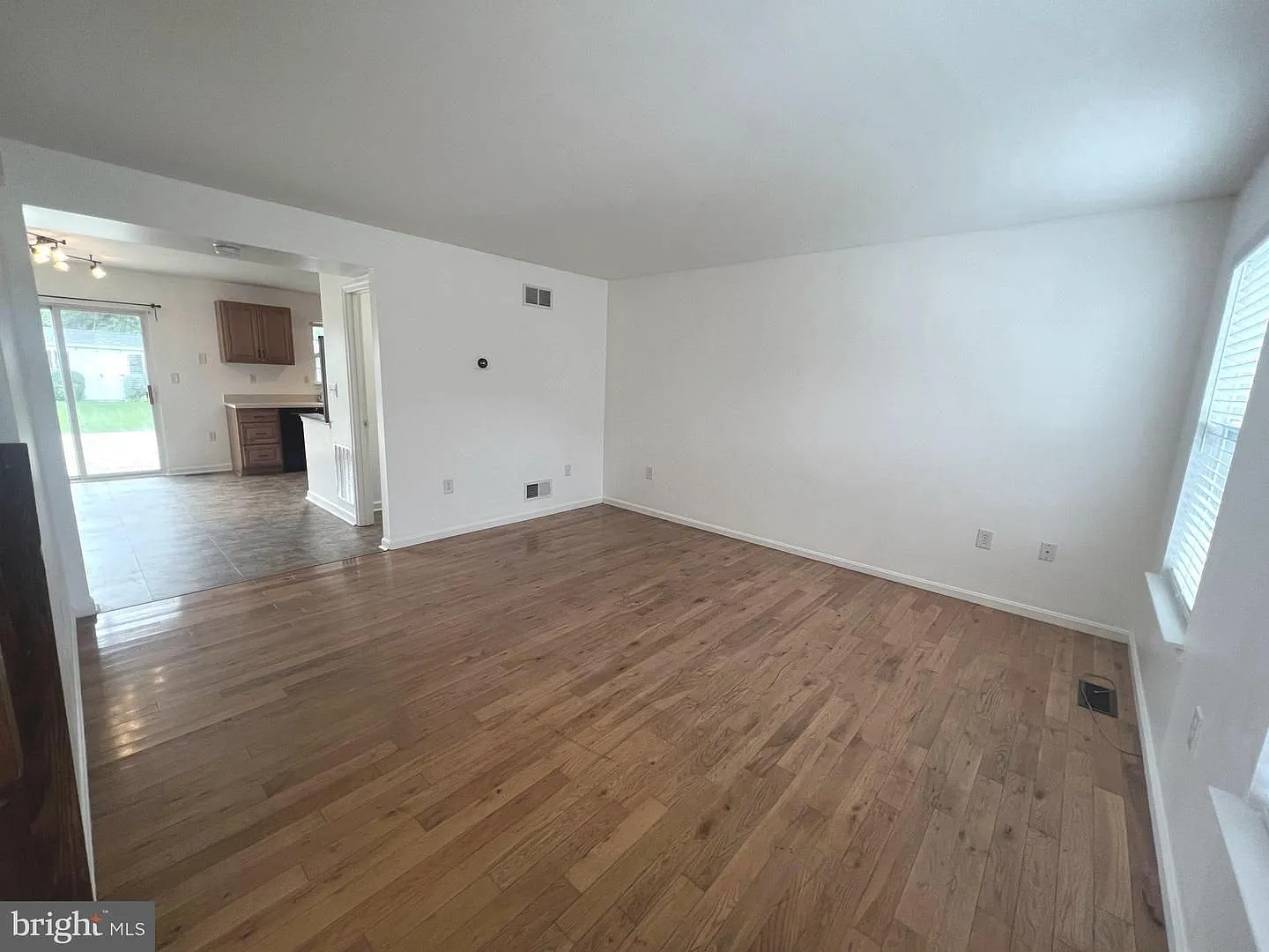 Enjoy easy living in this well kept 3 bedroom, 1.5 bath home. — Photo 4